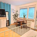 Doppelzimmer 2 I Geteiltes Bad & Kueche I Mit Dem Zug Nur 4 Min Bis Zum Hauptbahnhof
