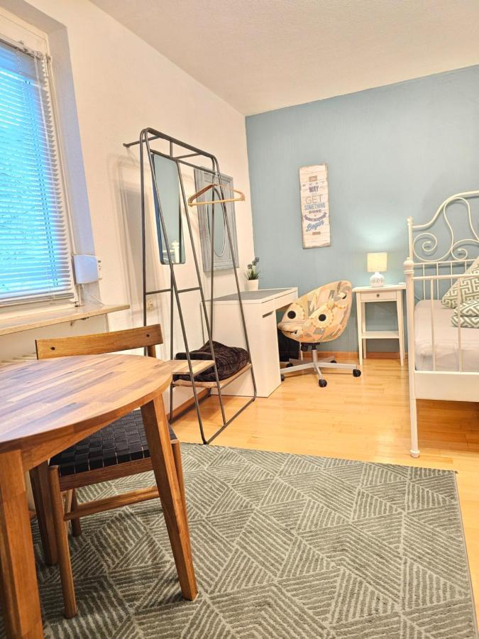 Doppelzimmer 2 I Geteiltes Bad & Kueche I Mit Dem Nur 4 Min Bis Zum Hauptbahnhof Privatunterkunft