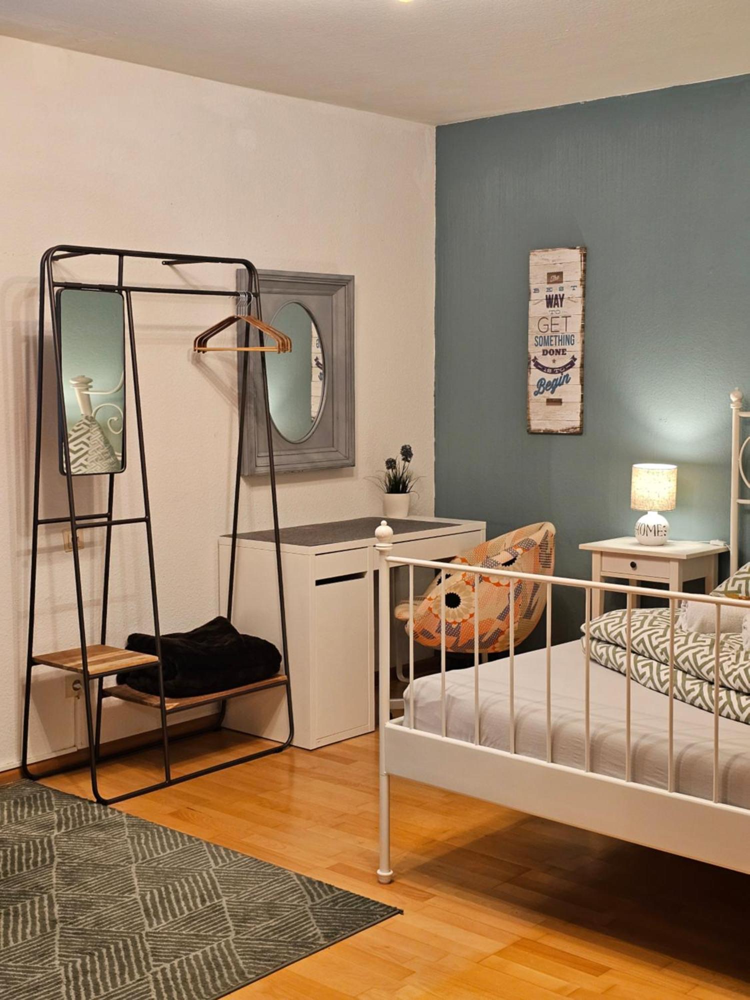 Doppelzimmer 2 I Geteiltes Bad & Kueche I Mit Dem Nur 4 Min Bis Zum Hauptbahnhof Privatunterkunft Freiburg im Breisgau