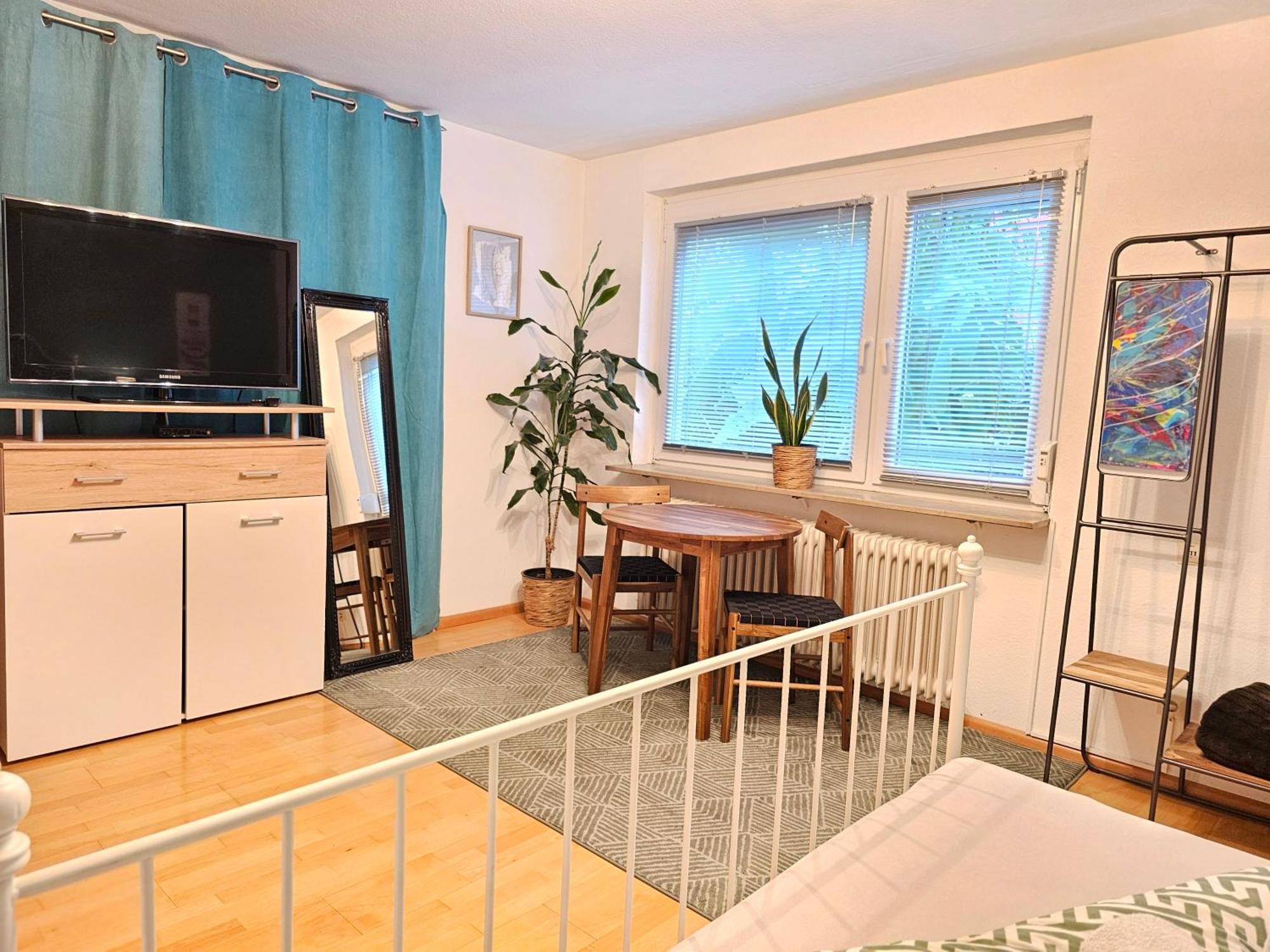 Privatunterkunft Doppelzimmer 2 I Geteiltes Bad & Kueche I Mit Dem Nur 4 Min Bis Zum Hauptbahnhof *