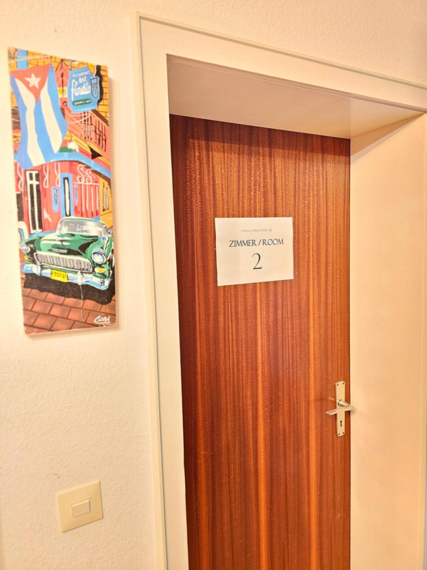 Doppelzimmer 2 I Geteiltes Bad & Kueche I Mit Dem Nur 4 Min Bis Zum Hauptbahnhof